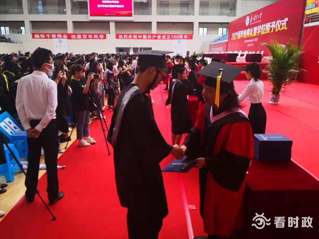 苏州科技大学举行2021届毕业典礼4928名毕业生即将走出校门踏上新的