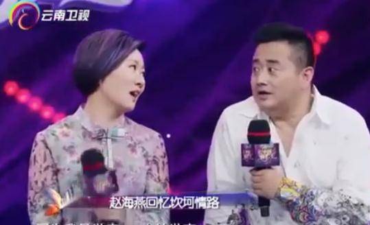 46岁赵海燕为老公庆生,老夫老妻腻歪比心超甜蜜,身后豪宅吸睛