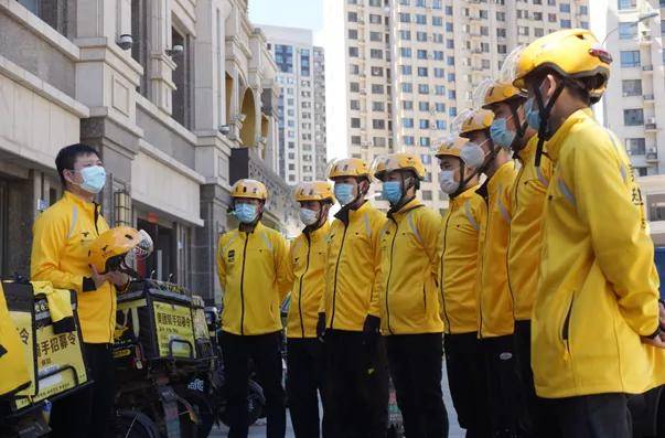 外卖骑手专用的智能头盔已发放美团打造科技感满满