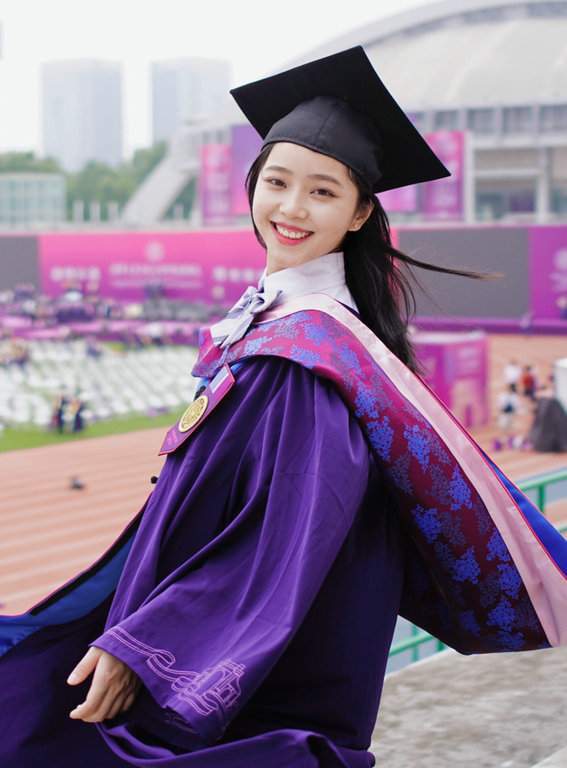 原创清华大学举行研究生毕业典礼,这一届的小姐姐长得也太美了!