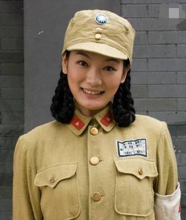 他二婚娶娇妻,多年幸福恩爱,6年连生3娃,前妻却对他怀恨至今
