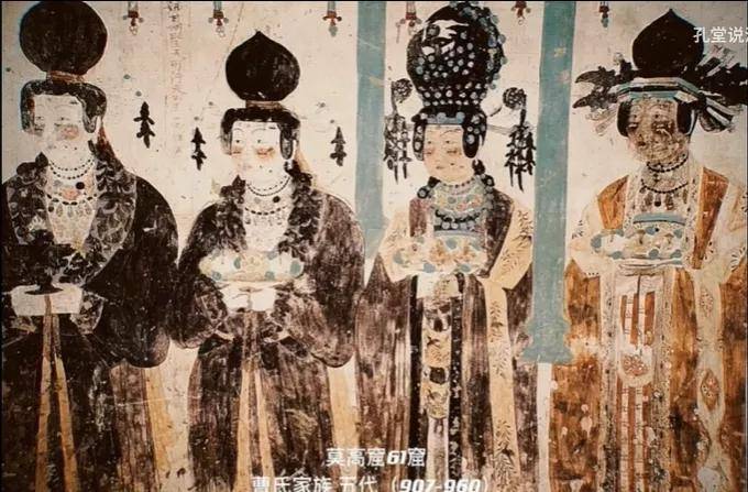 再比如 下图中的汉族女子梳篦 在已出土的古画和敦煌莫高窟的壁画中