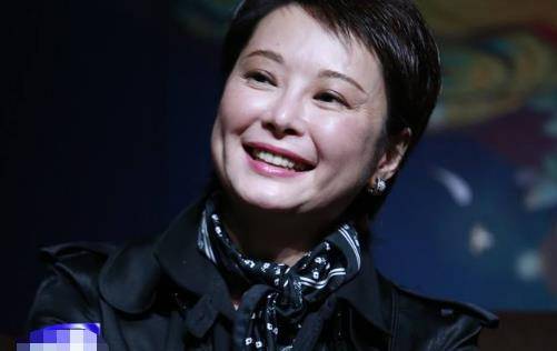原创45岁袁立官宣结婚,丈夫梁太平和她有一样的信仰,背景在意料之外