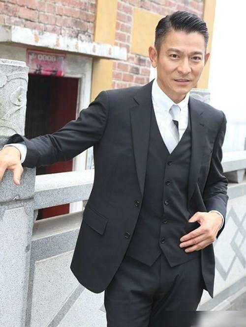 原创刘德华成了爷爷岳云鹏徒弟发博引热议只怪德云社规矩太重