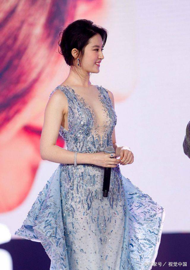 刘亦菲也放开了,穿唯美薄纱裙大秀身材,网友:美得不敢