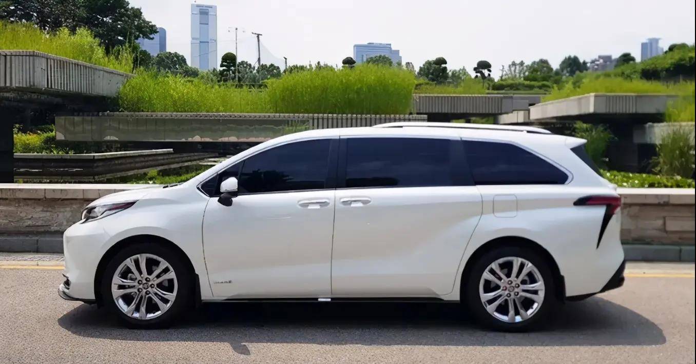 丰田sienna新品登陆韩国售价约38万人民币还是四驱车型
