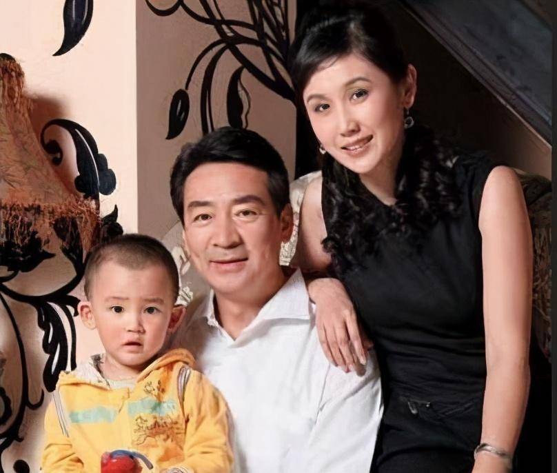 原创"黑豹子"寇振海:老来得子笑开花,和小21岁妻子幸福生活