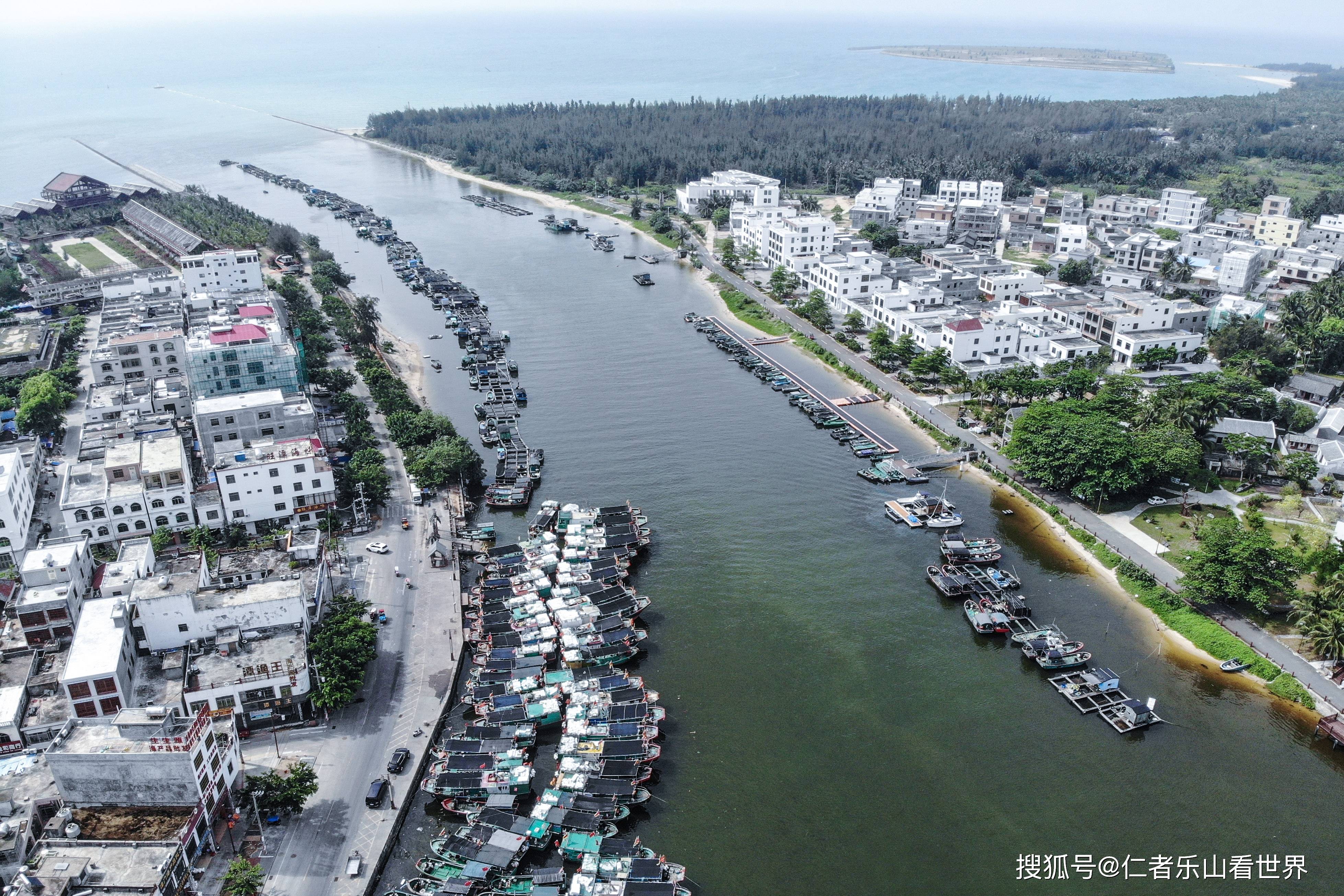 如今的潭门港内,五星红旗在大型渔船船头飘扬"造大船,闯深海,抓大鱼"