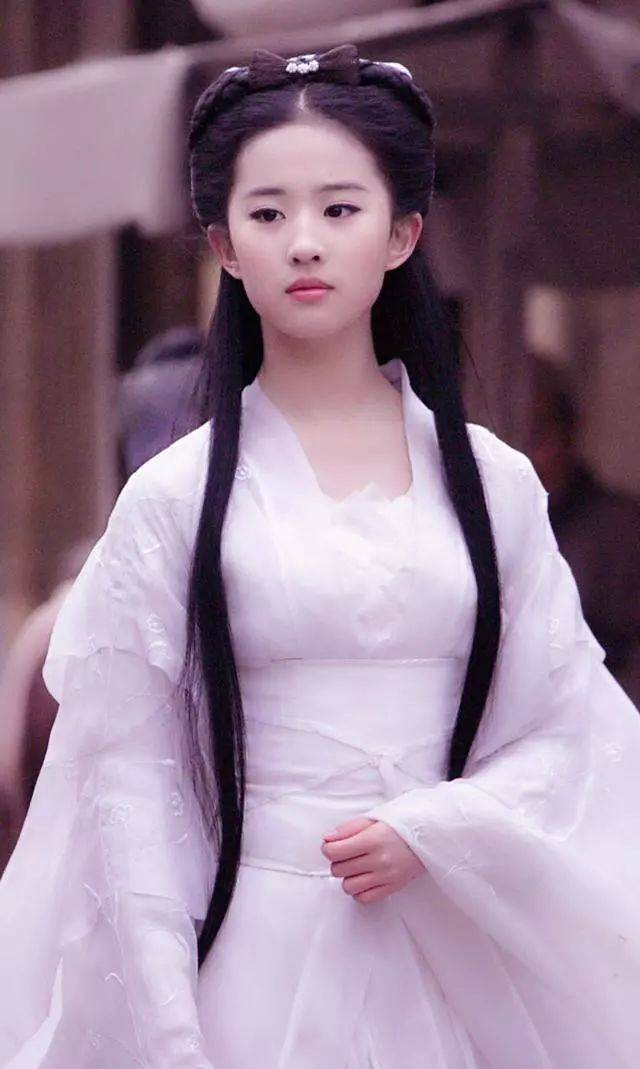 刘亦菲穿的8套白衣古装,小龙女像仙女,聂小倩美成一幅画!