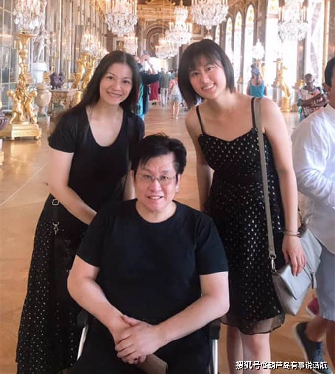 原创励志歌王郑智化罕见晒全家福妻子十分漂亮女儿娇俏如花