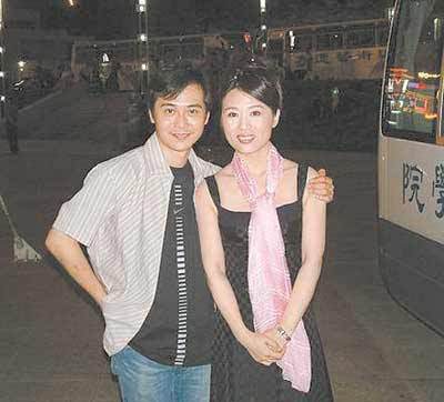 原创相差15岁姐弟恋,结婚15年恩爱如初,如今夫妻同框差距好大