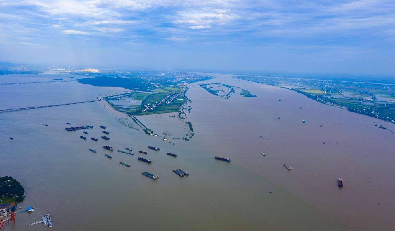 中国第一大淡水湖,地跨九江,南昌,上饶三市,水草繁茂,鱼虾众多