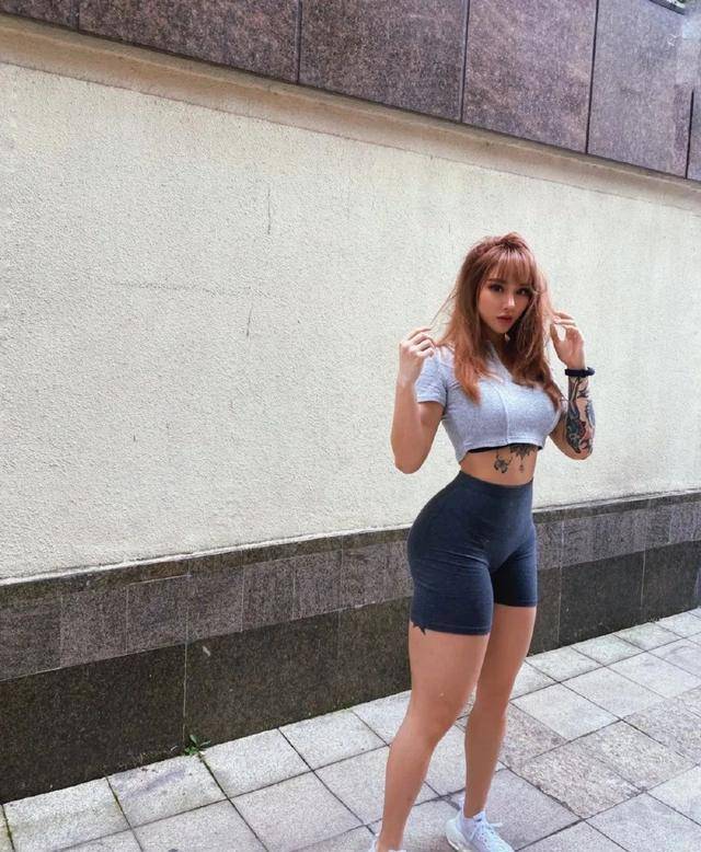 90后健身女神,臀围超100cm,凹凸有致,是你喜欢的身材吗?