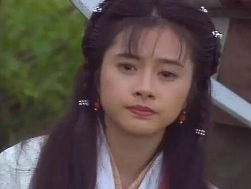 45岁仍有少女感,"最美小师妹"何美钿,感情状态至今成谜