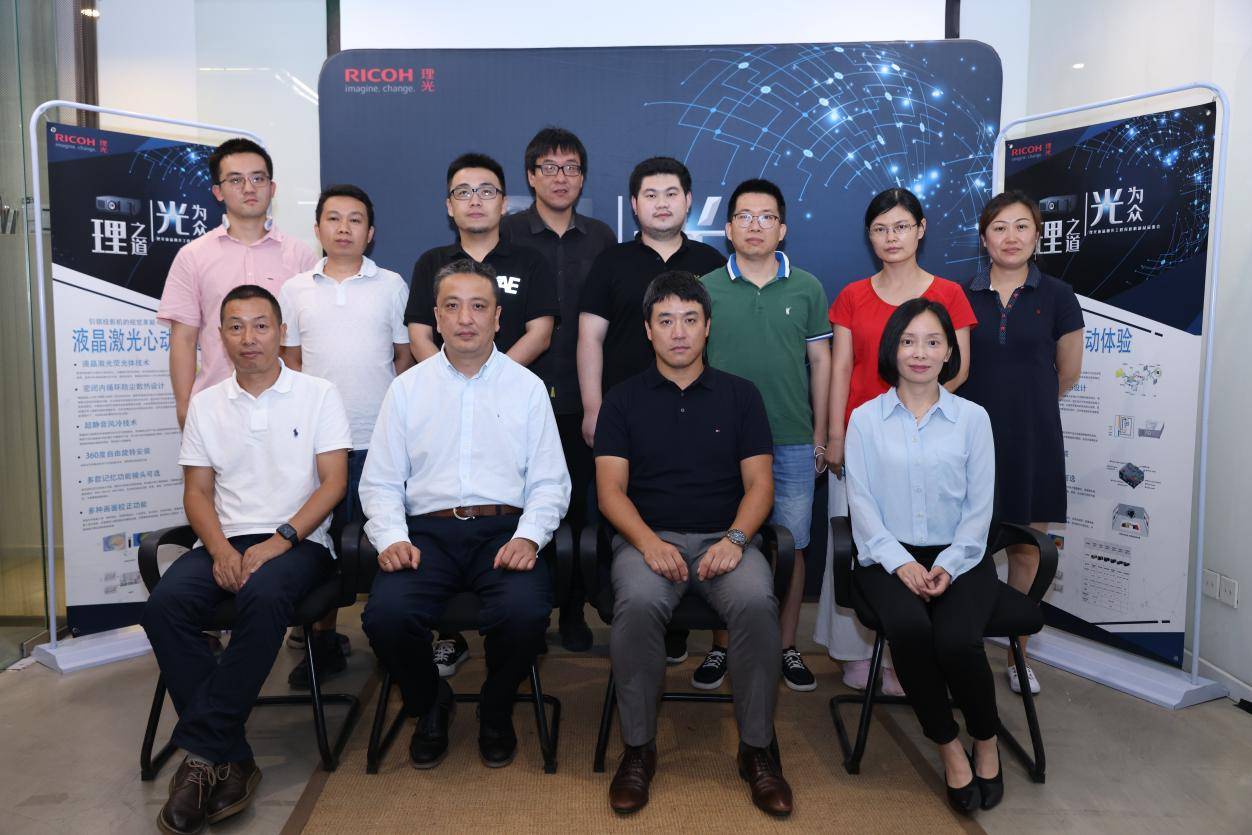 理光(中国)投资有限公司 vc事业推进中心 总经理 中尾将志(上图前排右
