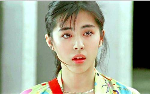 在1993年王祖贤拍摄了《东方不败之风云再起》,《赌神》,《东成西就》