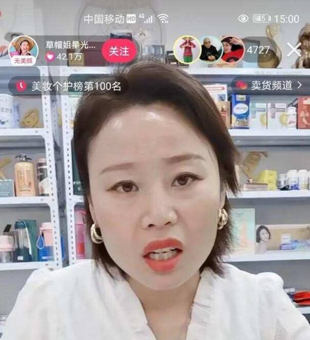 41岁草帽姐自曝已当奶奶,儿子没到法定结婚年龄,曾因炫富惹争议