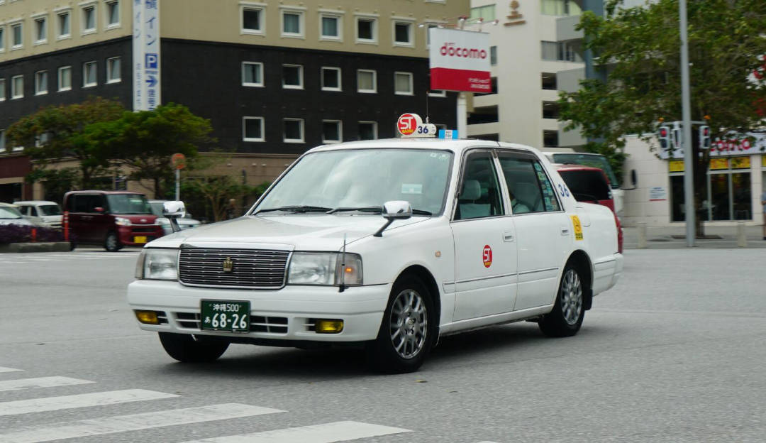 为何香港出租车,宁愿用30年的老皇冠,也不愿用比亚迪电动车?