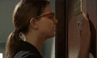 这个在美剧中很常用 比如在动画喜剧《辛普森一家》中 霍默被推开厕所