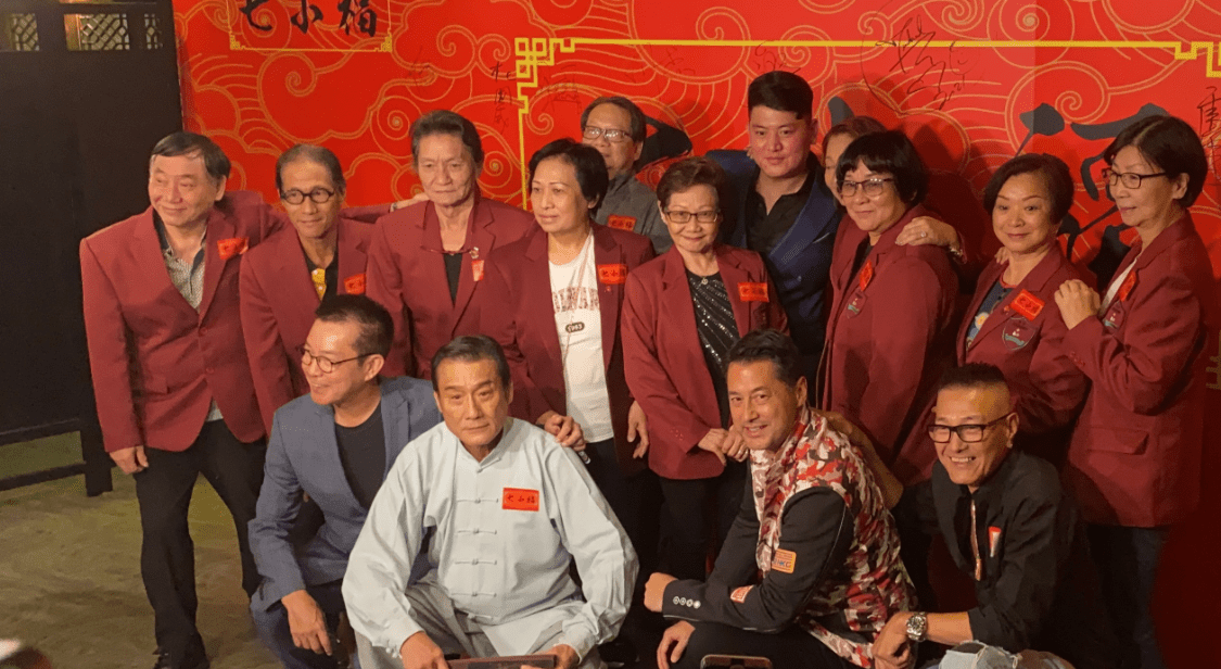 同时邀请到了许多当红一线演员扮演年轻时期的七小福们 虽然梁家辉