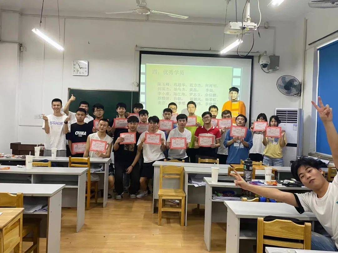 长沙北大青鸟实力学校:保持热爱,奔赴下一场山海