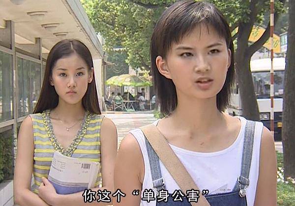 原创馨子靠父亲砸钱18岁当女主如今沦落为柜姐她经历了什么