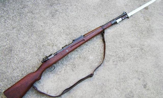 303 british口俓弹药,但p14步枪改用类似毛瑟式枪机,而m1917在采用