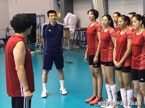 原创周婷,嫁女排幕后功臣安家杰,忍受夫妻分居,支持丈夫事业有泪水