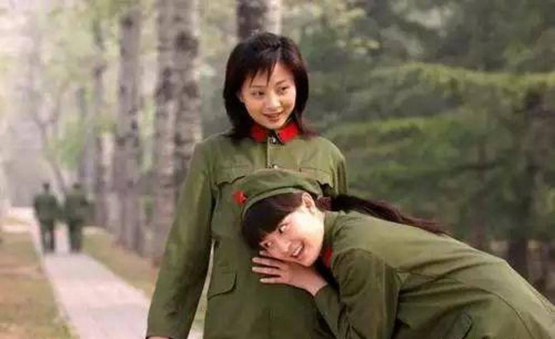 又靠《幸福像花儿一样》获得飞天奖最佳女主角的提名.