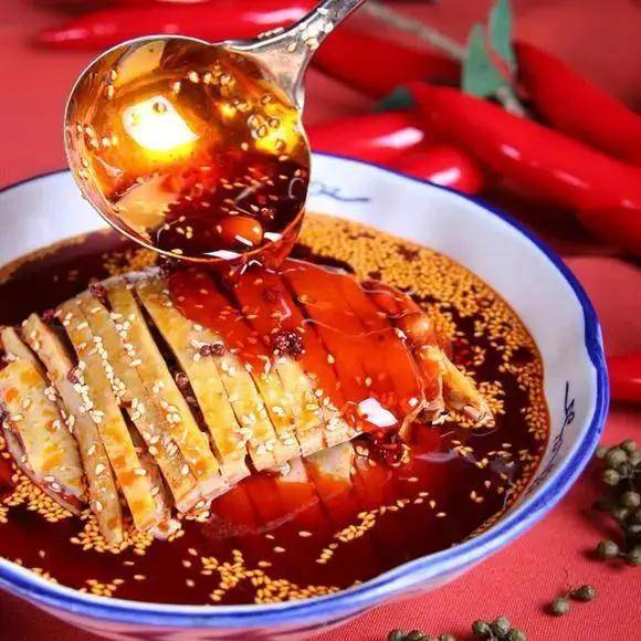 古蔺麻辣鸡是古蔺县的一种特色食品,始创于民国,是古蔺人祖祖辈辈