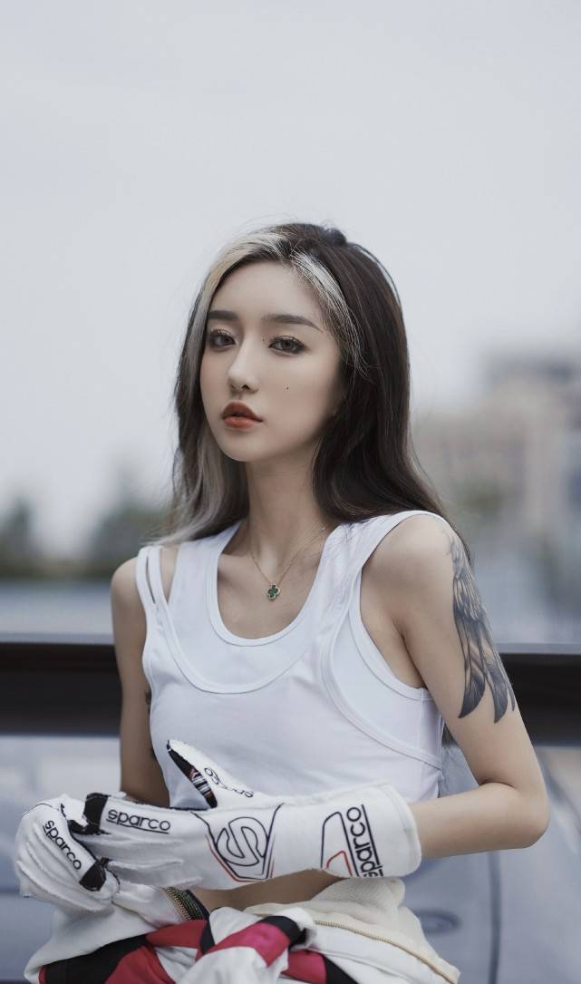 原创沙特阿拉白公主与男网红拍亲密视频疑官宣恋情,男方被扒有家暴