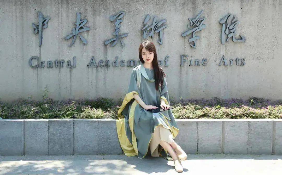 yyds中央美院的学士服美上2亿热搜这是我见过最惊艳的学士服