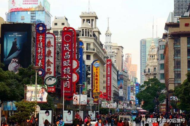 原创上海有一步行街,地处市中心,全长1599米,热闹程度不亚于外滩