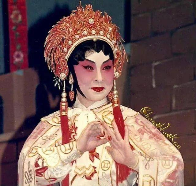 原创癌魔夺命!89岁香港粤剧名伶突传死讯,师弟罗家英悲叹:太可惜!