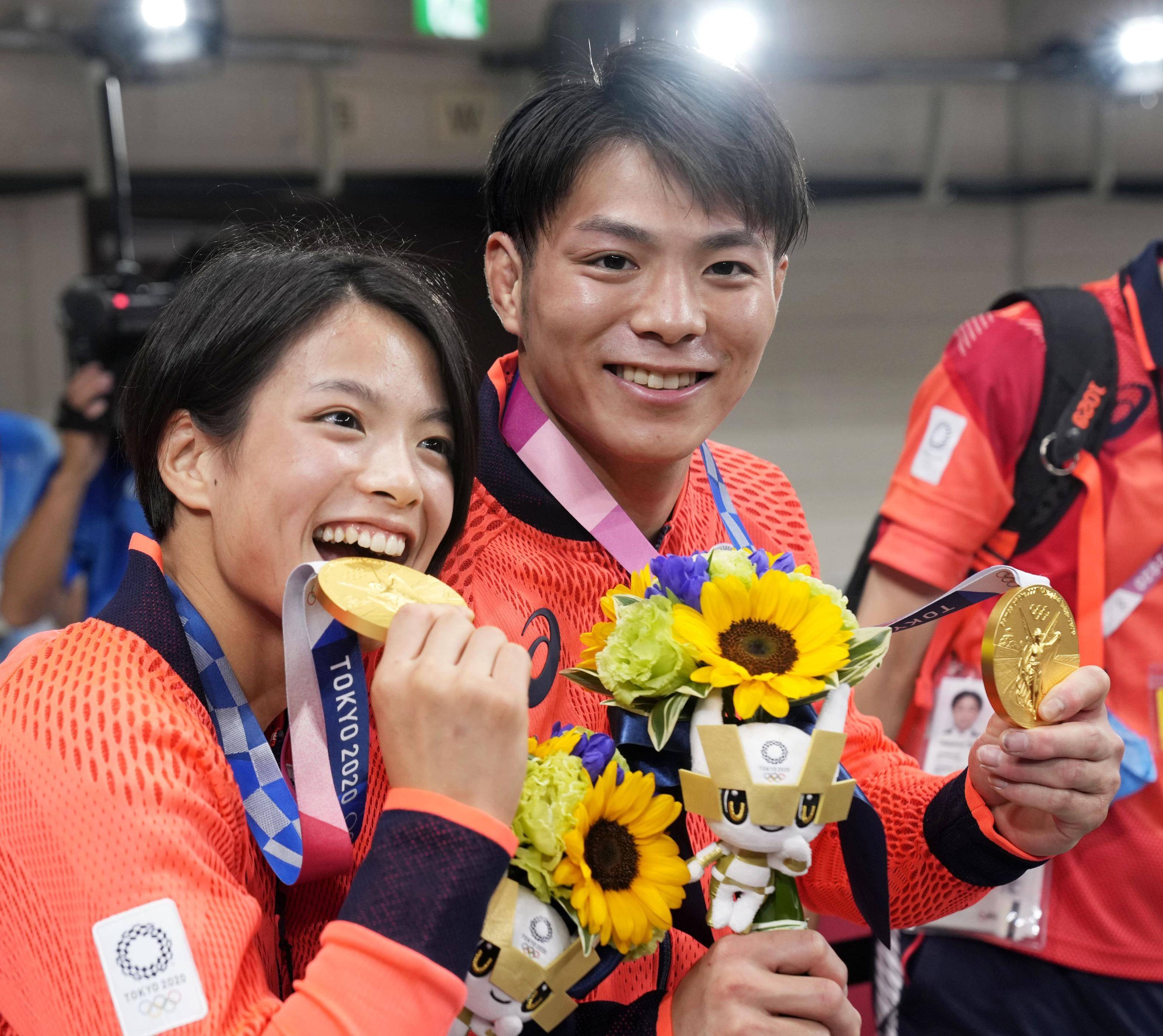 7月25日,在东京奥运会柔道比赛中,"00后"小将阿部诗摘得女子柔道52