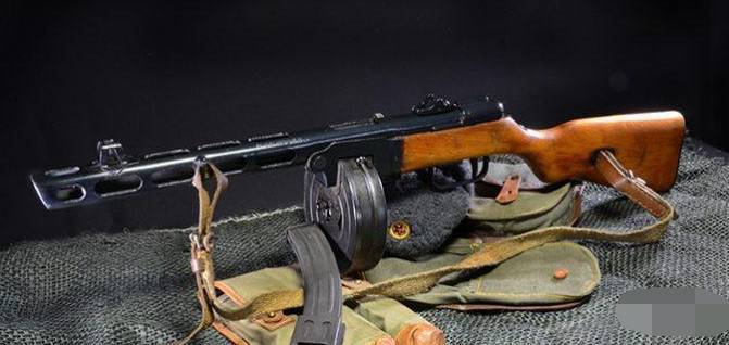 二战时苏军最著名的冲锋枪到底是叫波波沙还是波波斯或者波波什?