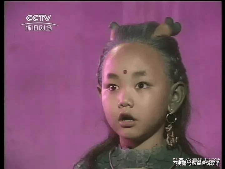 翠翠婆婆告诉小龙人,要做三件好事才能去掉龙鳞和尾巴.