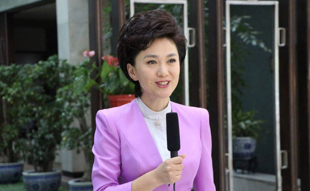 国民主播海霞21岁进央视嫁清华教授女儿已经20岁了