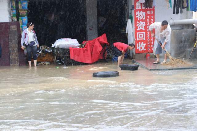 原创"烟花"将至!河南再迎大雨,遇到雨灾洪水可以这样做