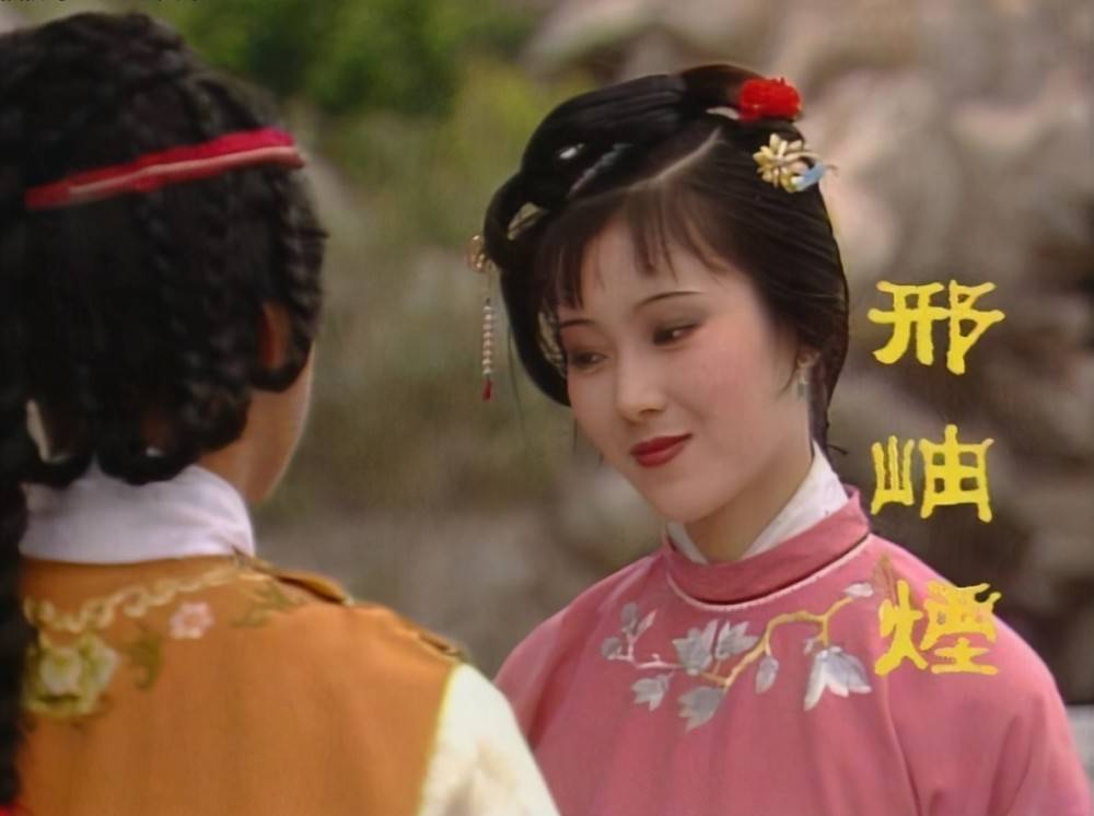 原创《红楼梦》邢岫烟:穷养的女孩,也能将一手烂牌,打出王炸的人生