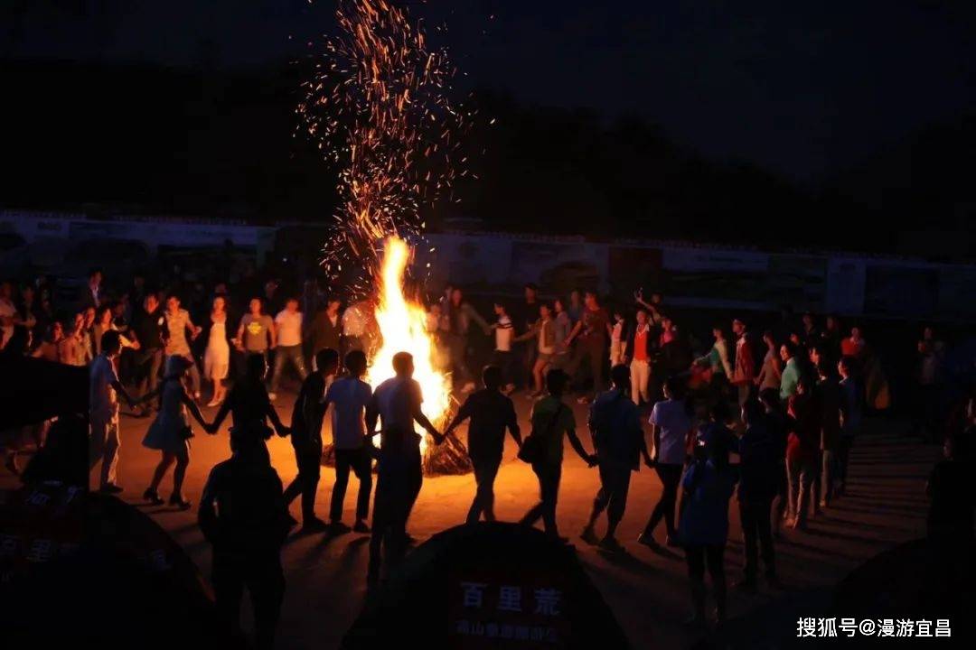 篝火晚会星空露营去百里荒重拾浪漫与激情