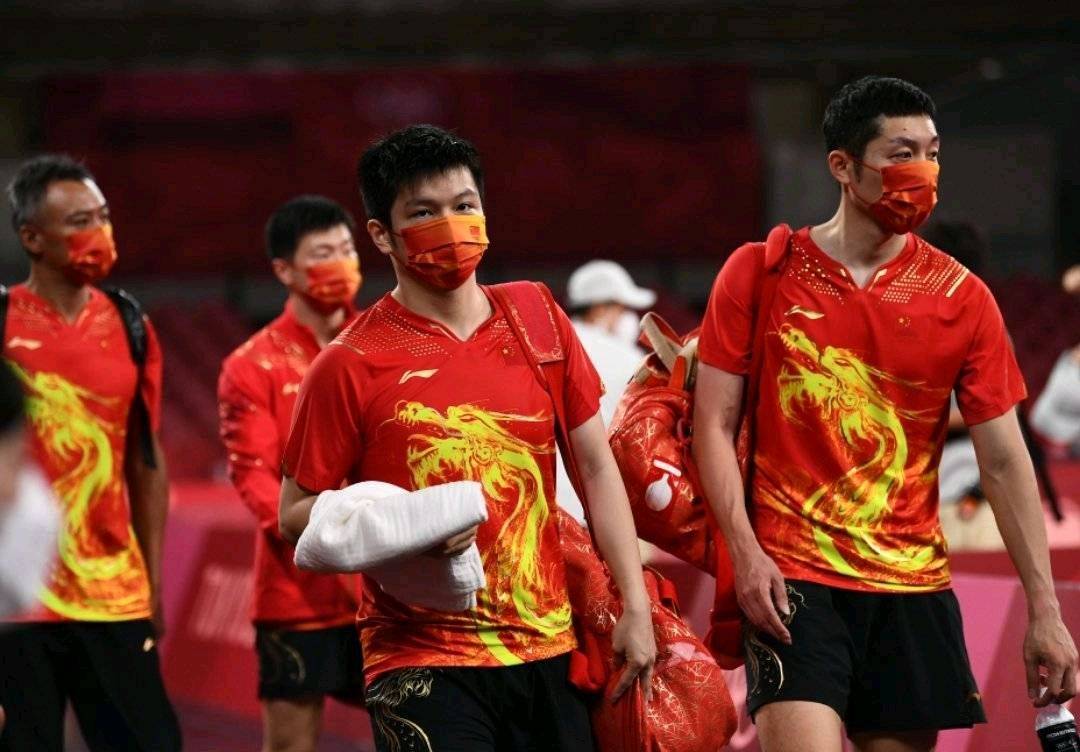 继续保持统治力,马龙与许昕配合真默契,轻松得分