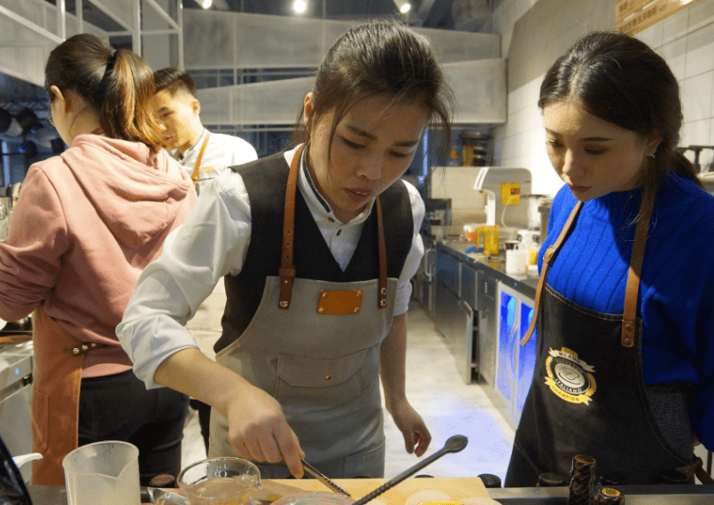 原创培训机构倒下没多久天价补课奶茶店应运而生还是原班人马