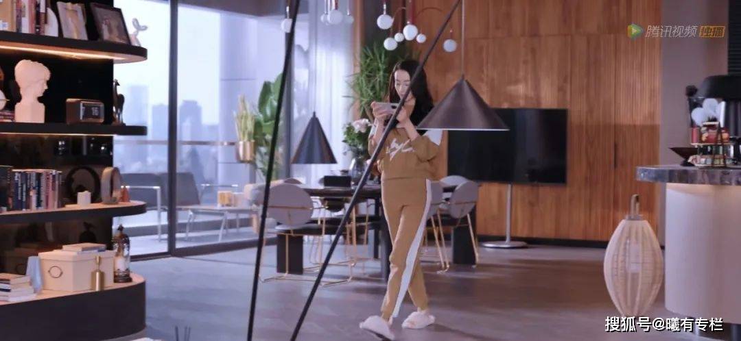 原创迪丽热巴同款上海外滩300㎡大平层,揭秘热剧《你是我的荣耀》家居