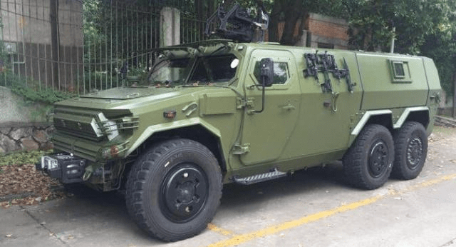 东风猛士真正的"陆地王牌"越野车,jeep,大g统统靠边