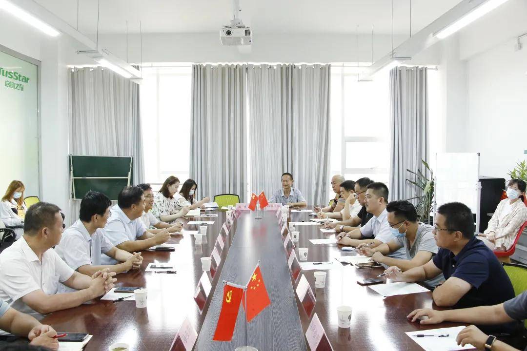 菏泽职业学院党委书记陈北国一行到基地考察调研
