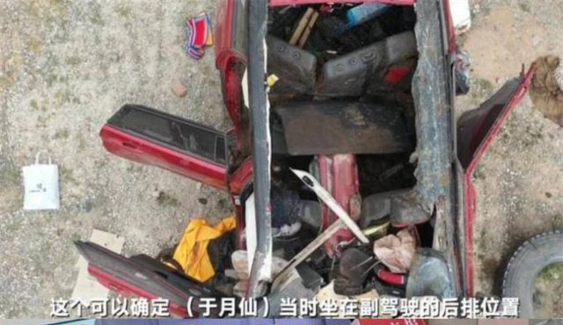 于月仙车祸现场惨不忍睹!车顶被掀开,骆驼被撞碎,残骸