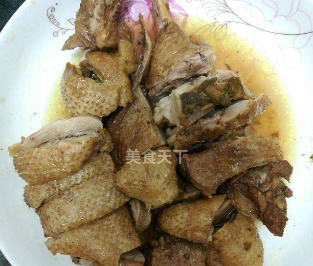 原料:开边鸭,姜,花椒,小茴香,八角,盐,油,十三香,葱.