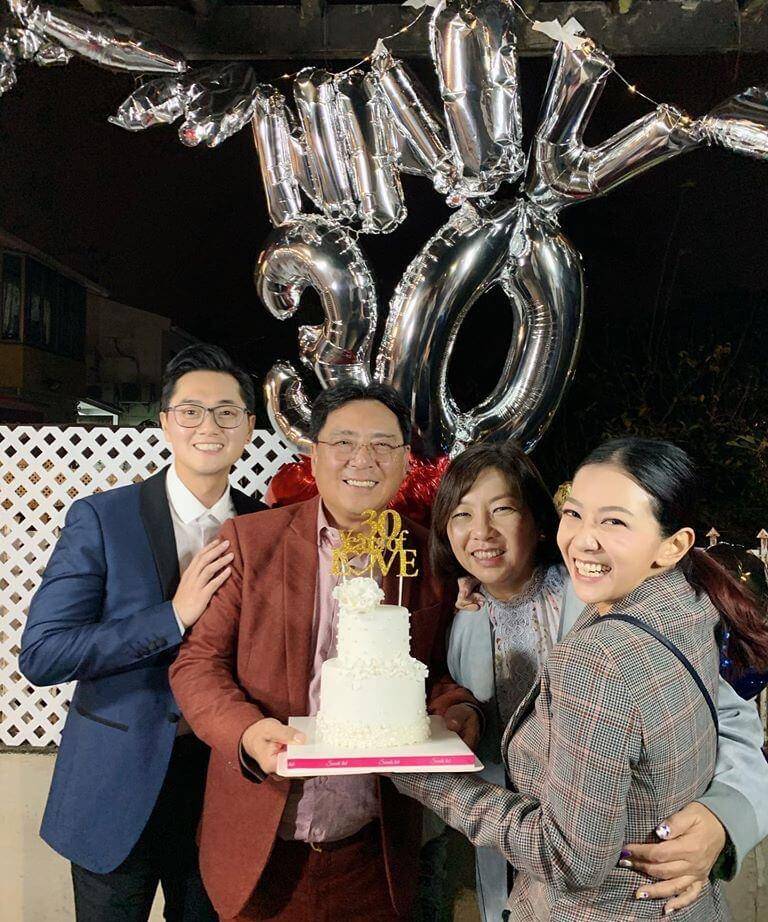 原创tvb小生郑俊弘在家炒蛋,不关火就出门,小花老婆何雁诗还在睡觉