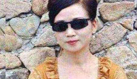 50岁富婆招男司机,包吃包住月薪10万,4点要求却无人敢
